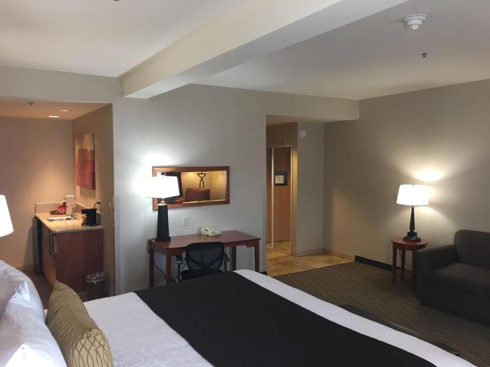 Best Western Plus Arrowhead Hotel